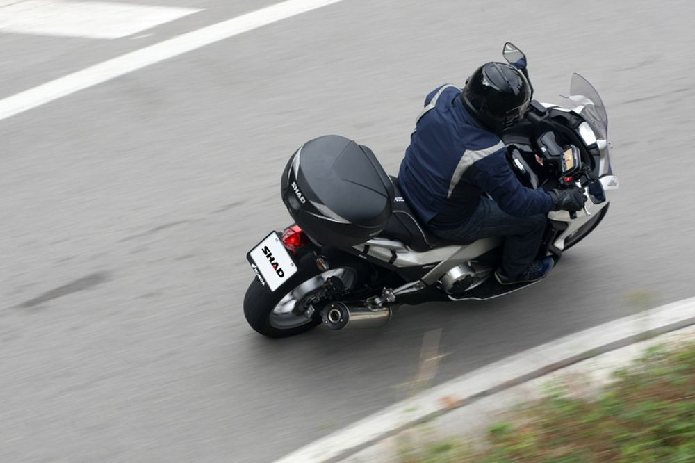 SP 1062204 SHAD SH39 Topcase Carbon 3kg 39L passend fuer KEEWAY VIESTE 300 Carbon