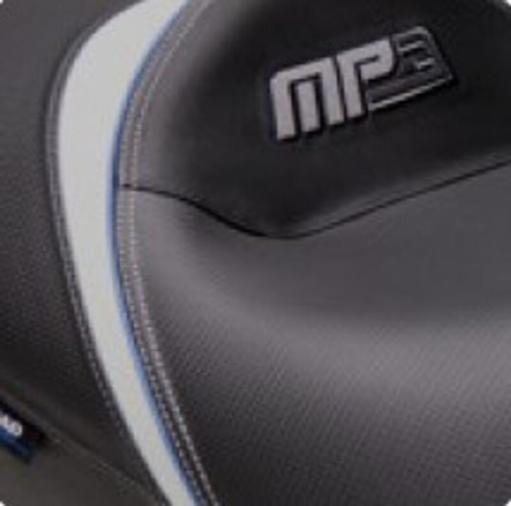 SP 1092887 SHAD Komfortsitzbank schwarz/grau/blaue Nähte - Piaggio passend fuer PIAGGIO MP3 500