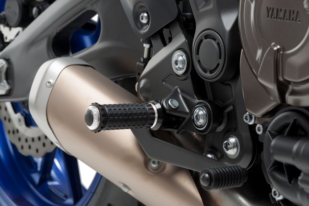 PUIG 9193P R-Fighter S Fußrasten passend fuer YAMAHA T-MAX 560 TECH MAX Silber