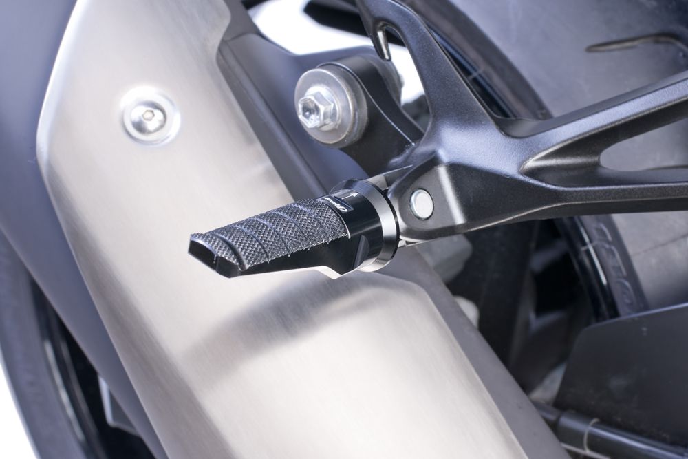 PUIG 6301N Racing Fußrasten passend fuer YAMAHA T-MAX 560 TECH MAX Schwarz