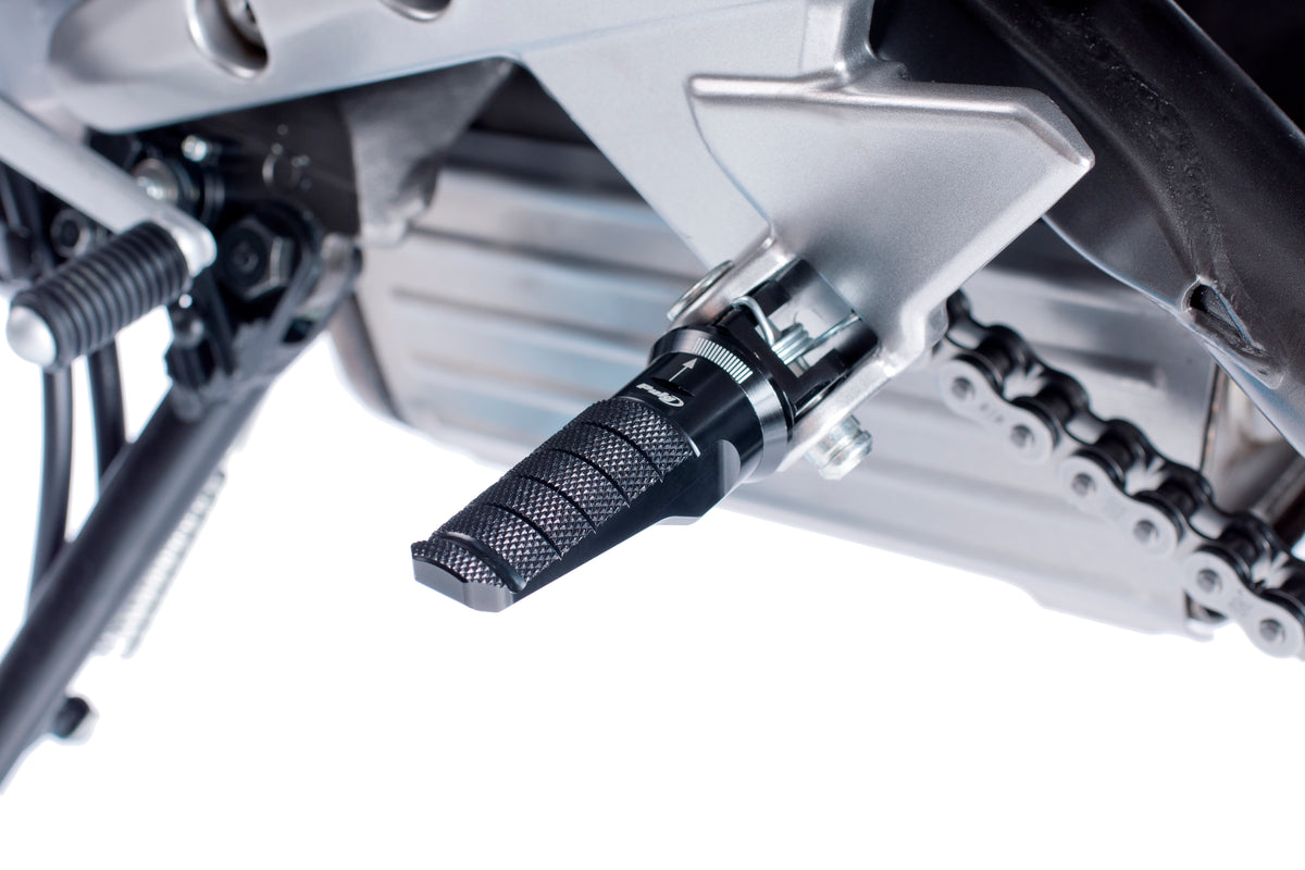 PUIG 6301N Racing Fußrasten passend fuer YAMAHA T-MAX 560 TECH MAX Schwarz