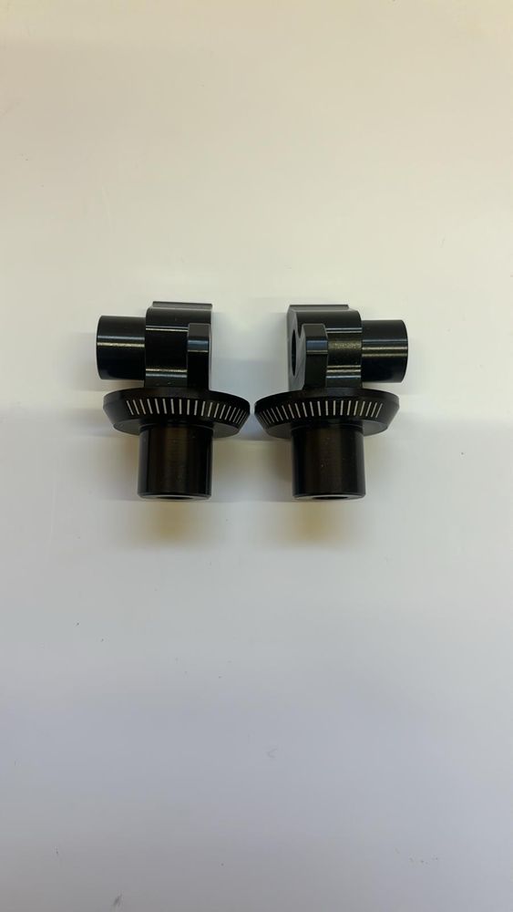 Adapter Fussrasten re./li. Fahrer verfügbar für CAPONORD RALLY