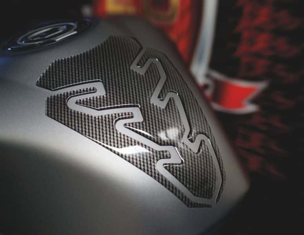 PUIG 5519C Violent Tankprotektor passend fuer HONDA NT650V DEAUVILLE Carbon look