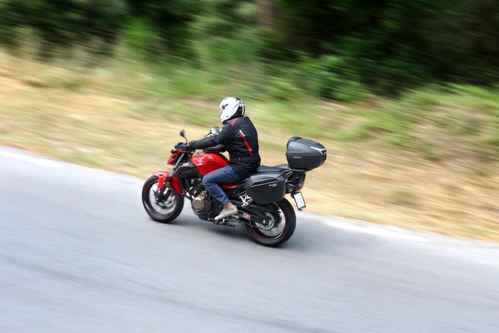 SP 1062199 SHAD SH34 Topcase Carbon 3kg 34L  passend fuer PIAGGIO NRG 50 Carbon