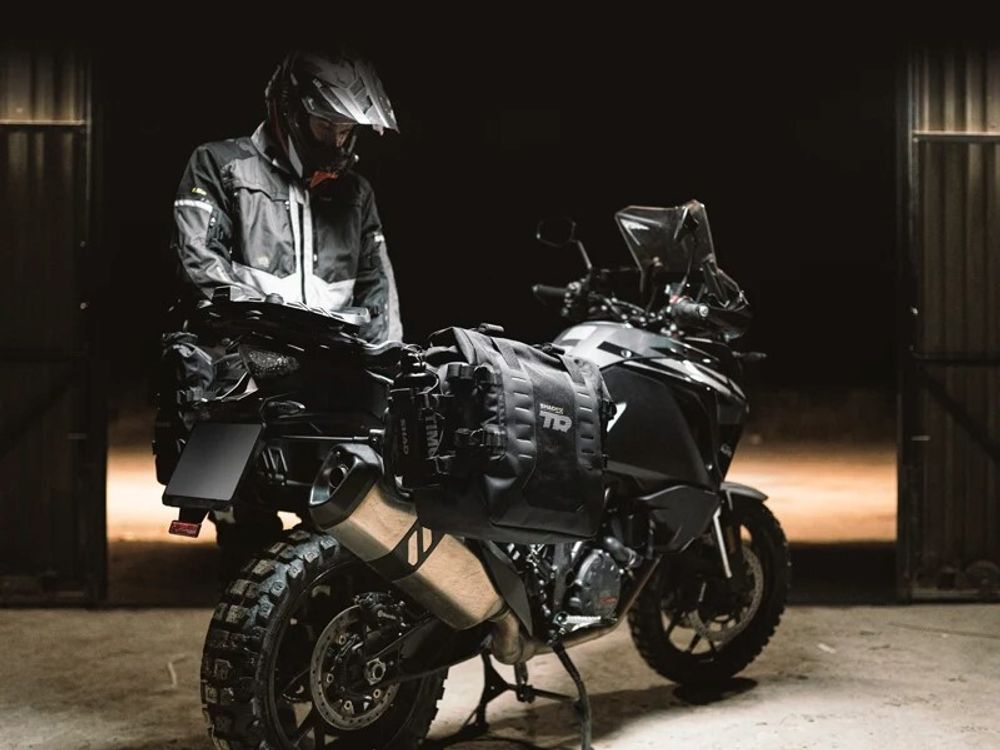 SP 1117861 SHAD TR40 Soft Adventure Packtaschen  passend fuer HONDA FORZA 750 Schwarz