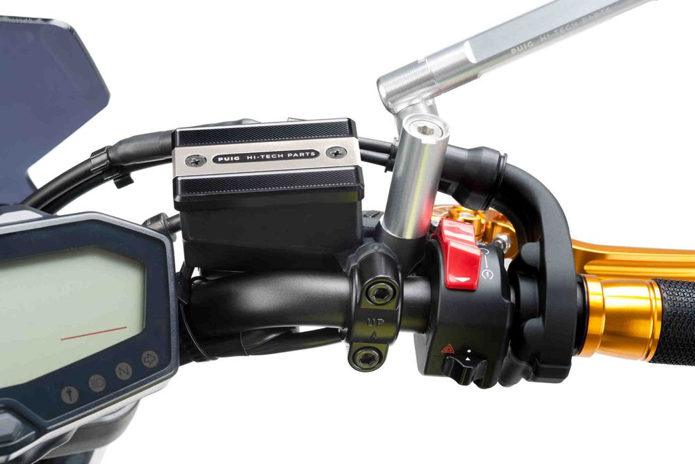 PUIG 9267P Vorderer Bremsflüssigkeitsbehälterdeckel  passend fuer YAMAHA FZ1 FAZER Silber