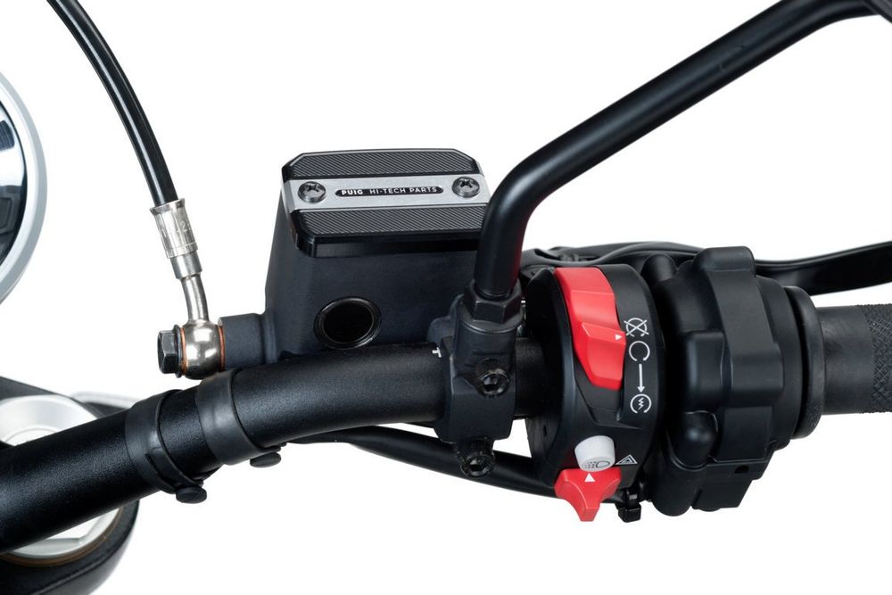 PUIG 9499P Vorderer Bremsflüssigkeitsbehälterdeckel  passend fuer DUCATI MONSTER 696 Silber