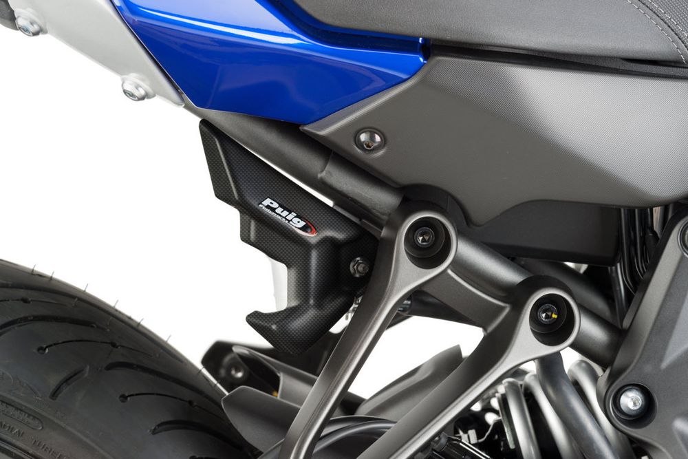 PUIG 7578C Abdeckung des Hinteren Bremsbehälters  passend fuer YAMAHA MT-09 Carbon look