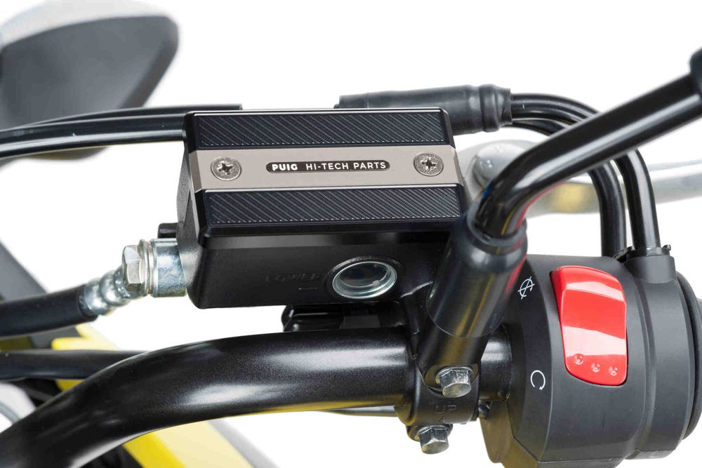 PUIG 9270P Vorderer Bremsflüssigkeitsbehälterdeckel  passend fuer SUZUKI SV650S Silber