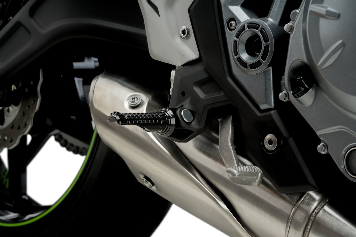 PUIG 9192N R-Fighter Fußrasten  passend fuer YAMAHA T-MAX 560 TECH MAX Schwarz