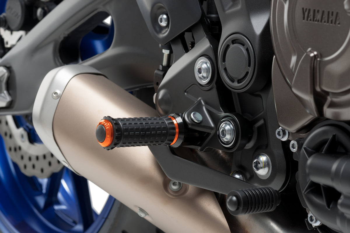 PUIG 9193T R-Fighter S Fußrasten  passend fuer YAMAHA T-MAX 560 TECH MAX Orange