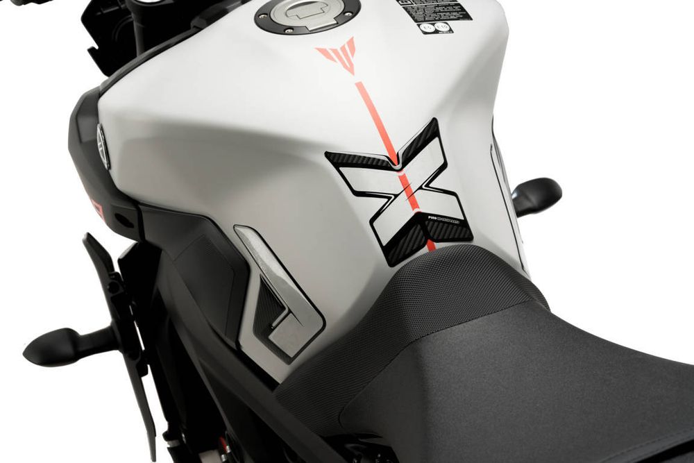 PUIG 8439C Spezifischer Tankschutz  passend fuer YAMAHA MT-09 Carbon look