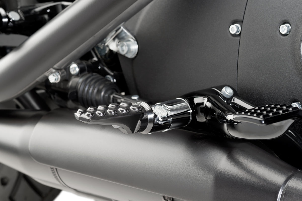 PUIG 9980N Heritage Fußrasten  passend fuer YAMAHA T-MAX 560 TECH MAX Schwarz
