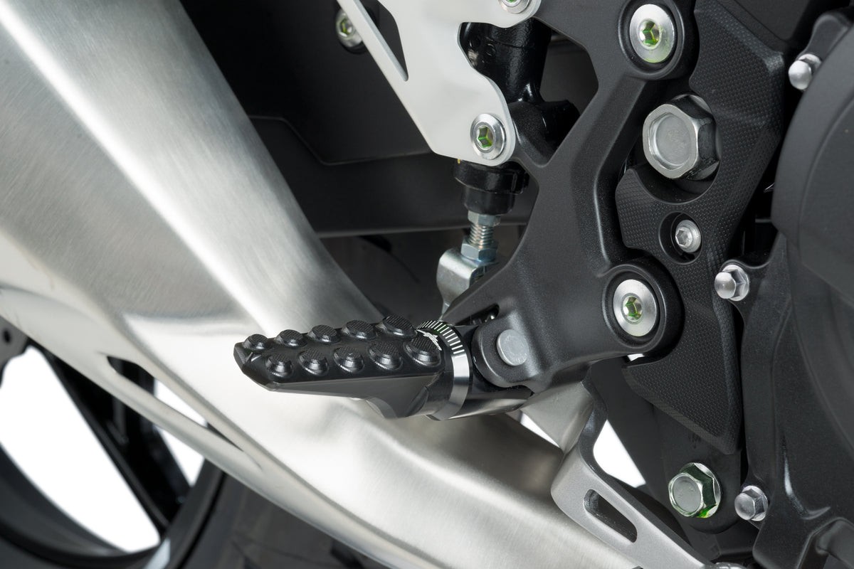 PUIG 9980N Heritage Fußrasten  passend fuer YAMAHA T-MAX 560 TECH MAX Schwarz