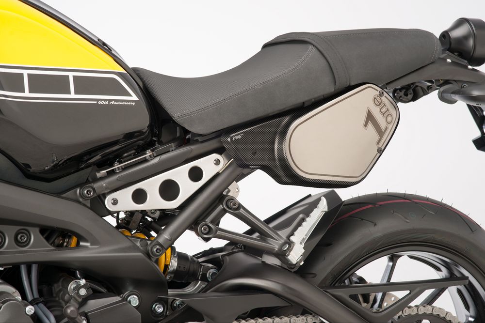 PUIG 8563C Retro Seitendeckel  passend fuer YAMAHA XSR900 Carbon look