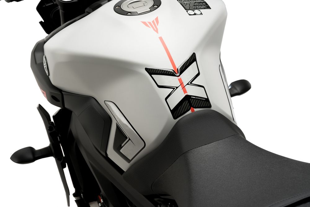 PUIG 8439C Spezifischer Tankschutz  passend fuer YAMAHA MT-09 Carbon look
