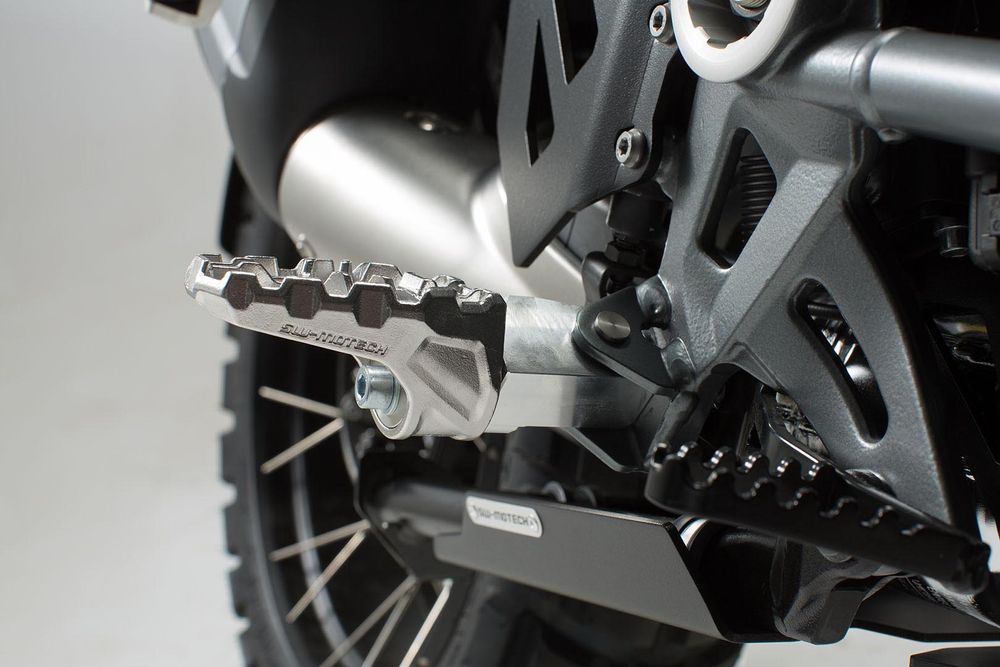 SWMO 72046593 EVO Fußrasten-Kit Kompatibel/Ersatz für Triumph Tiger 1200 / Explorer (15-).